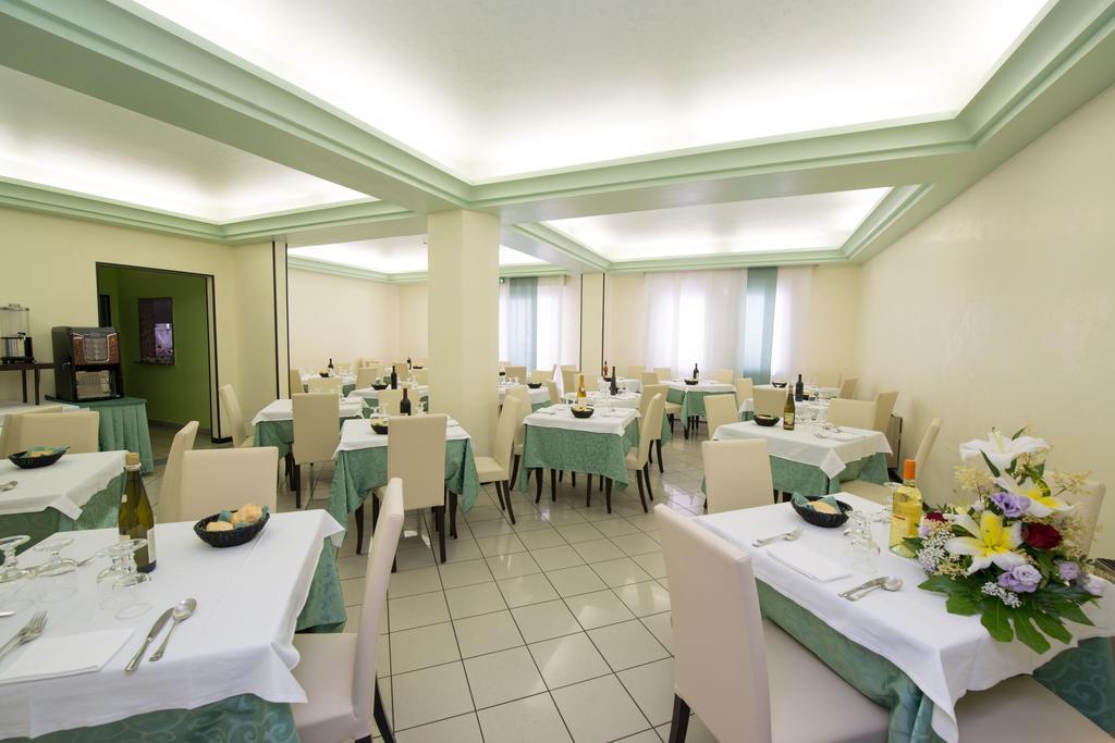 Albergo Arcobaleno Sottomarina Ngoại thất bức ảnh