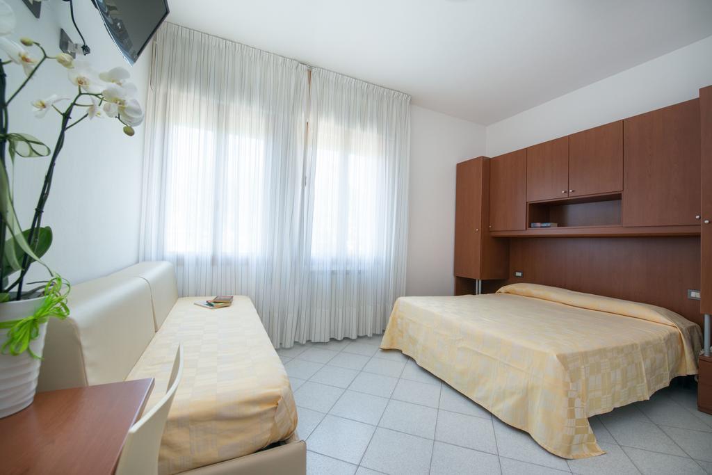 Albergo Arcobaleno Sottomarina Phòng bức ảnh