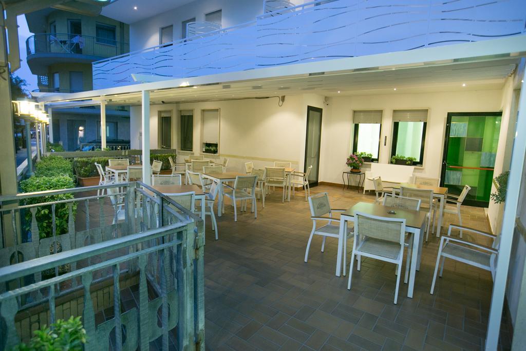 Albergo Arcobaleno Sottomarina Ngoại thất bức ảnh